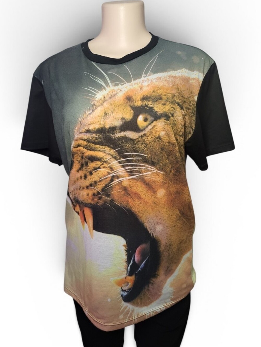 Mens Lion Graphic Tee - Black Sleeves - Picture 4 of 5